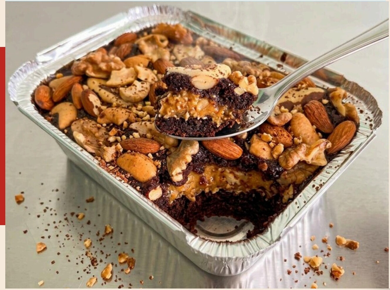 Brownie de Amêndoas com Mix de Oleaginosas